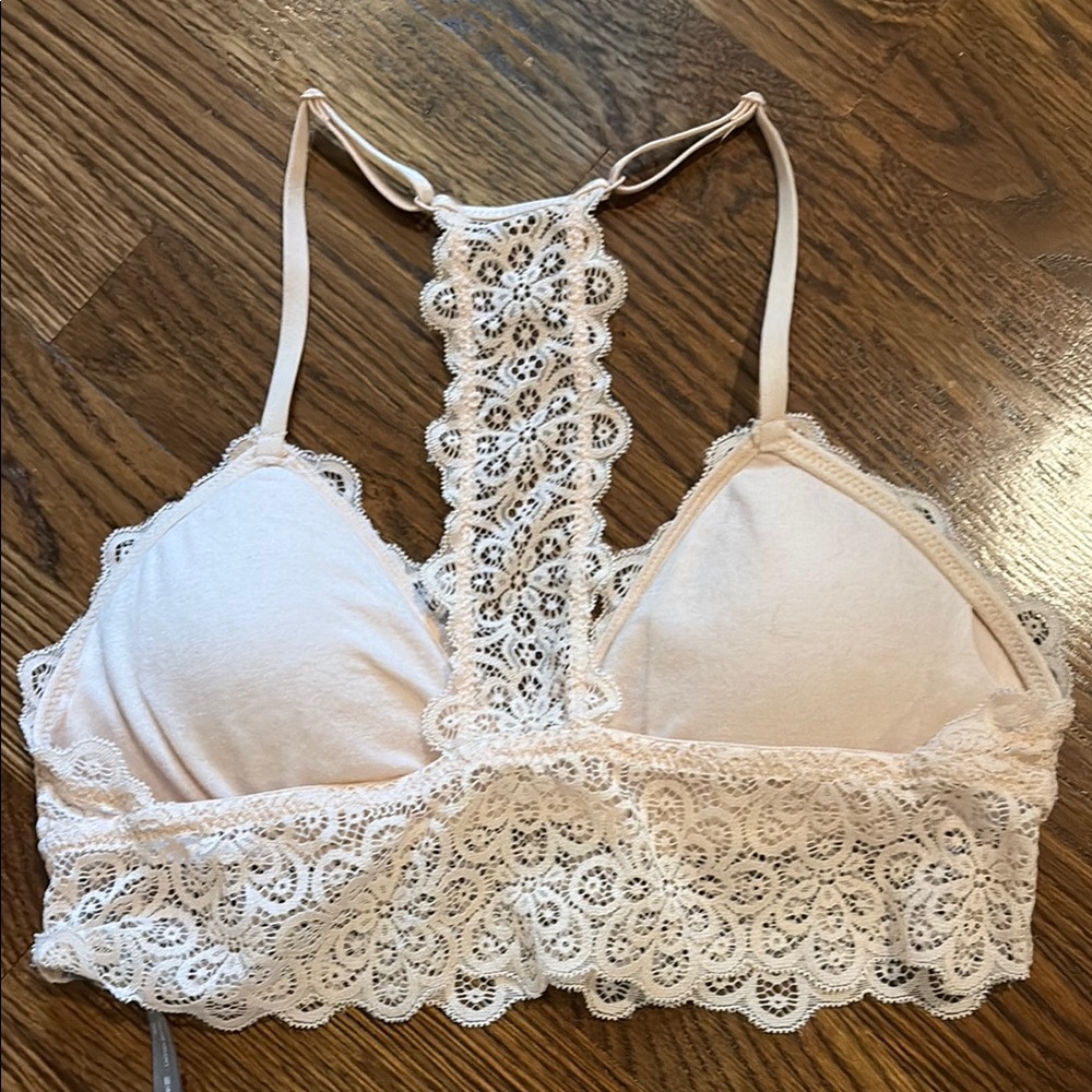 Aerie Cream Lace Bra with Intricate Detailing - Picture 2 of 3